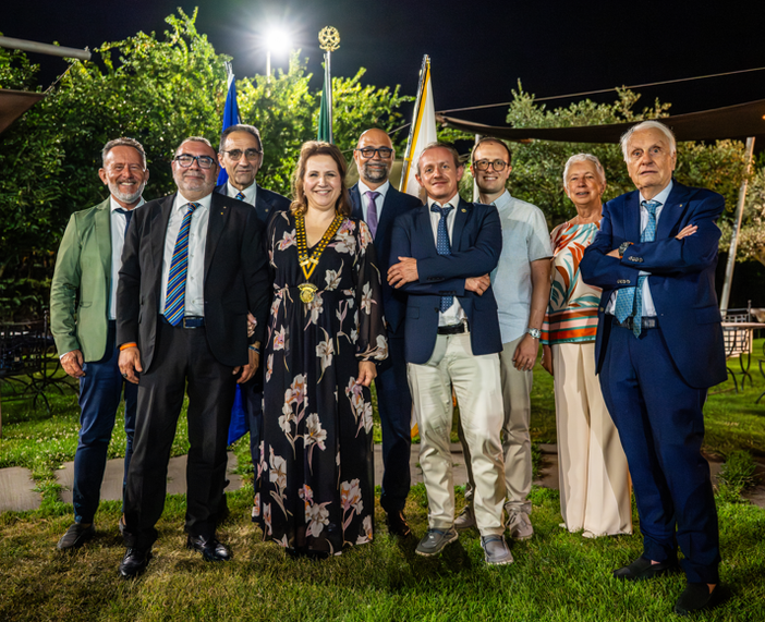 Rotary Club Savigliano: passaggio del Collare alla neo Presidente Paola De Rosi Rotary Club Savigliano: passaggio del Collare alla neo Presidente Paola De Rosi