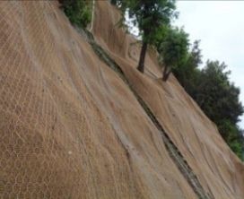 Le georeti che verranno poste nella scarpata in via Alba
