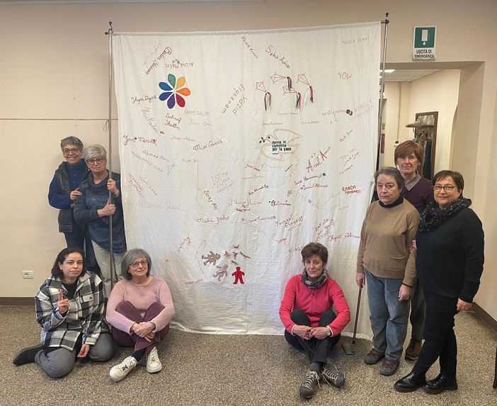 A Mondovì i "lenzuoli della memoria" della Donne in Cammino per la Pace A Mondovì i "lenzuoli della memoria" della Donne in Cammino per la Pace