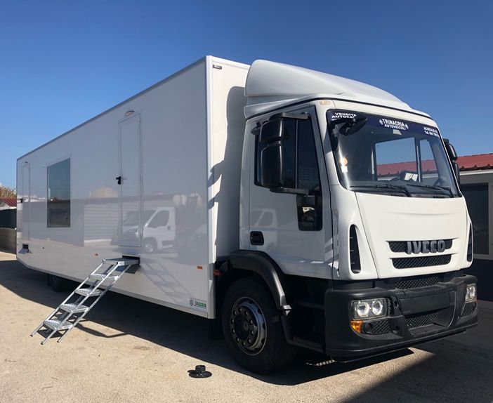 La nuova autoemoteca dell'Avis albese, in allestimento