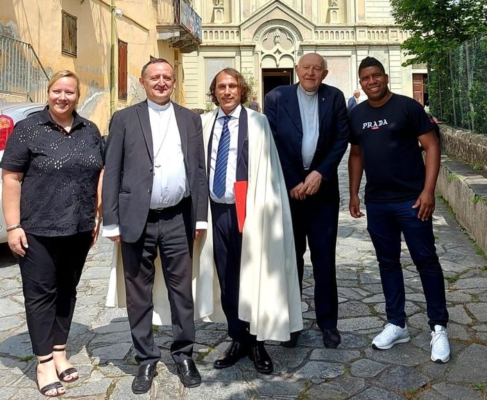 Il vescovo di Saluzzo Cristiano Bodo con il principe Lahouari Bernaba Al-Hassani, don Oreste Franco tra gli organizzatori dell'evento Il vescovo di Saluzzo Cristiano Bodo con il principe Lahouari Bernaba Al-Hassani, don Oreste Franco tra gli organizzatori dell'evento