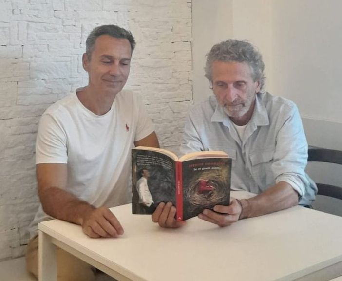 L'aforista Fabrizio Caramagna con il pittore Franco Gotta L'aforista Fabrizio Caramagna con il pittore Franco Gotta