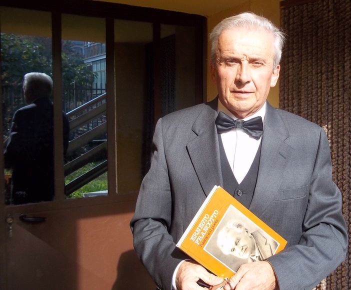 Giangi Giordano con il libro "Ernesto Francotto, l'uomo e il poeta"