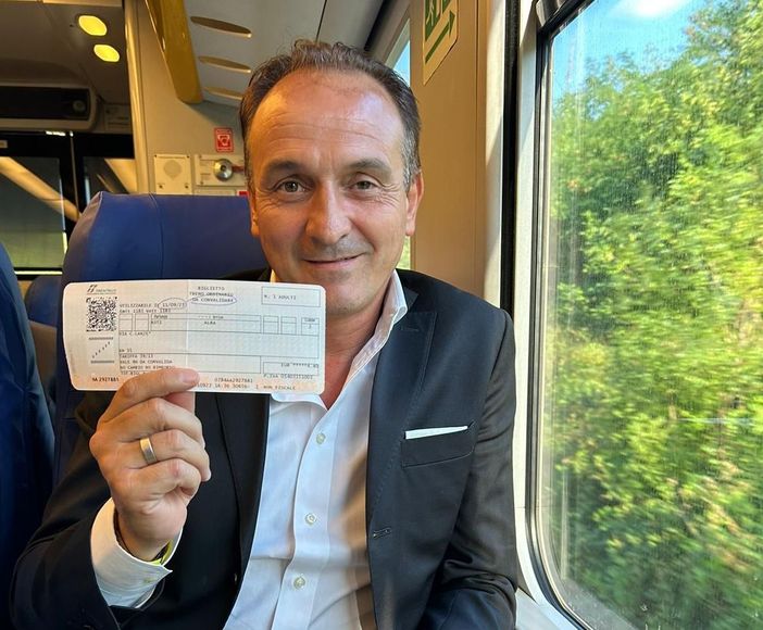 Il governatore Cirio alla riapertura della linea Alba-Asti nel settembre scorso. Il 20 gennaio l'allungamento della tratta verso Caselle Il governatore Cirio alla riapertura della linea Alba-Asti nel settembre scorso. Il 20 gennaio l'allungamento della tratta verso Caselle