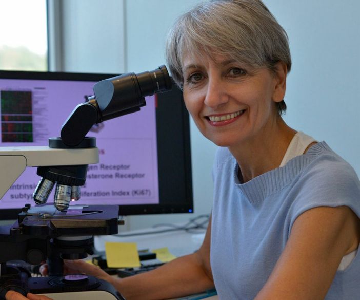 La prof.ssa Anna Sapino si racconta: donna, mamma e imprenditrice al servizio della medicina e della ricerca sul cancro