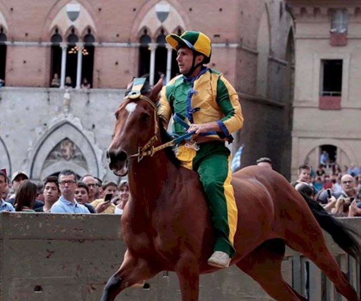 Il fantino Mattia Chiavasso