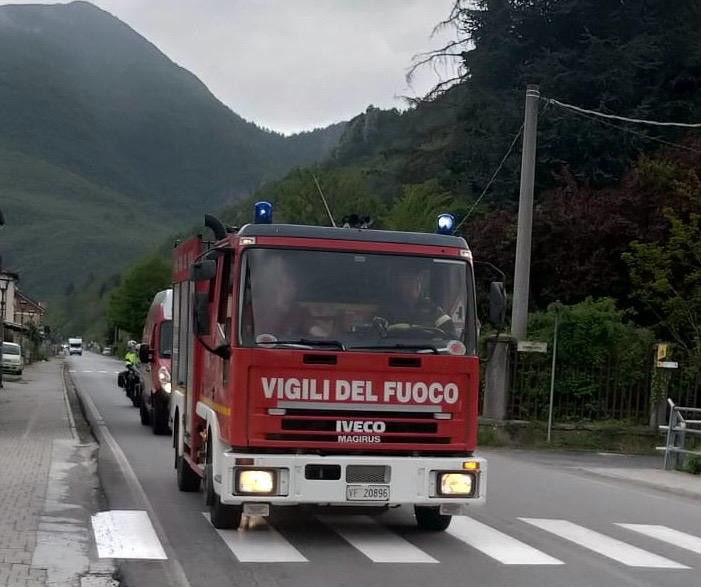 Auto si cappotta sulla statale 582 in direzione Garessio: intervengono i Vigili del Fuoco