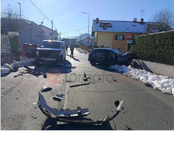 Borgo San Dalmazzo, un residente di via Tesoriere dopo l'ultimo incidente: "Quell'incrocio è troppo rischioso, servono i dossi permanenti" Borgo San Dalmazzo, un residente di via Tesoriere dopo l'ultimo incidente: "Quell'incrocio è troppo rischioso, servono i dossi permanenti"