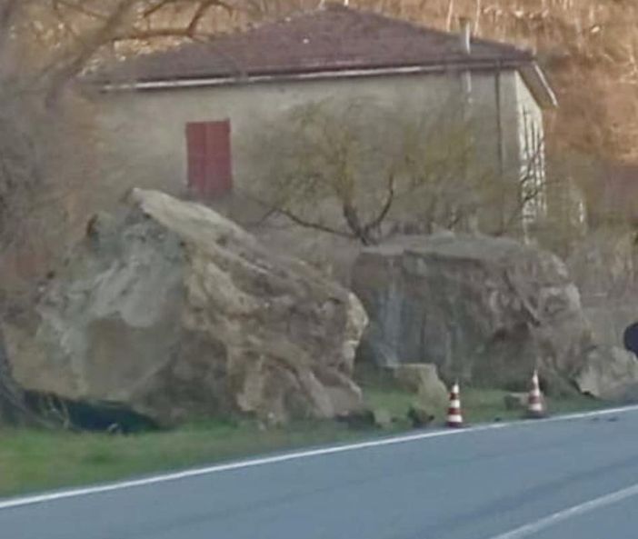 Frana a Saliceto sulla provinciale 439 Frana a Saliceto sulla provinciale 439