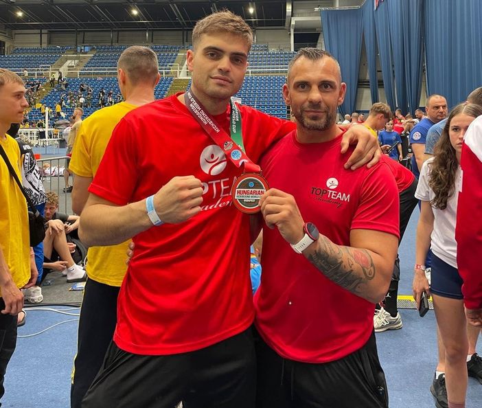 Andrea Alladio con il coach Simone Concu in Ungheria