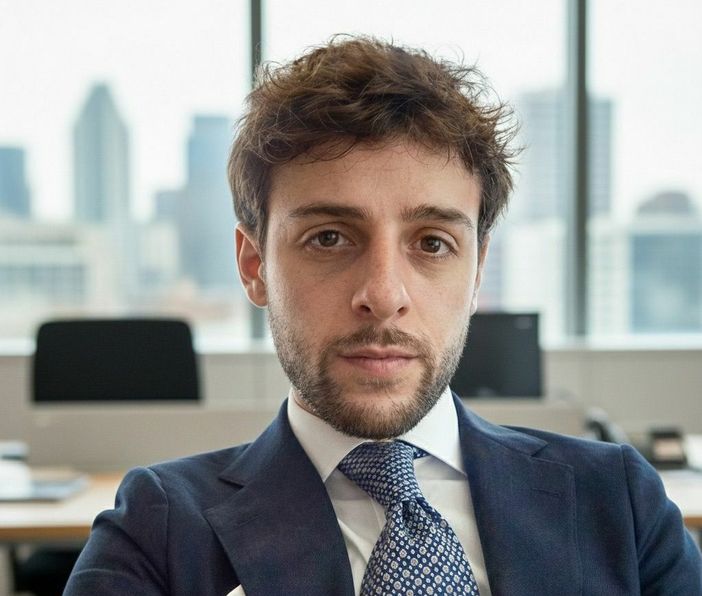 Andrea Aimone nel suo ufficio di Dubai Andrea Aimone nel suo ufficio di Dubai