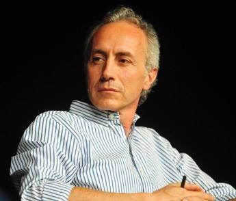 Travaglio derubato a Latina mentre si esibisce a teatro: spariti pc e tablet Travaglio derubato a Latina mentre si esibisce a teatro: spariti pc e tablet