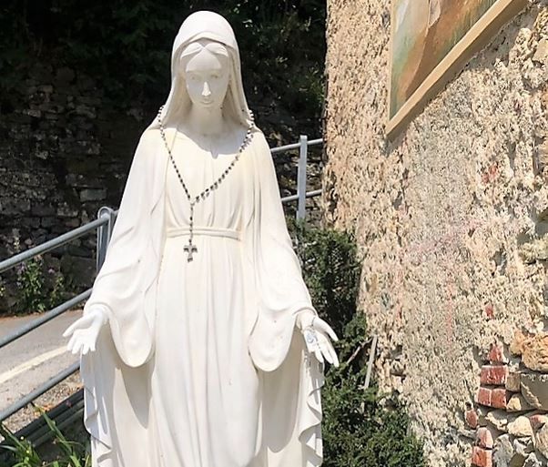 Riparati i danni alla statua dell'Immacolata a Miroglio