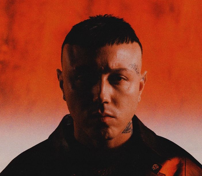 Lazza, secondo classificato a Sanremo col brano "Cenere" Lazza, secondo classificato a Sanremo col brano "Cenere"