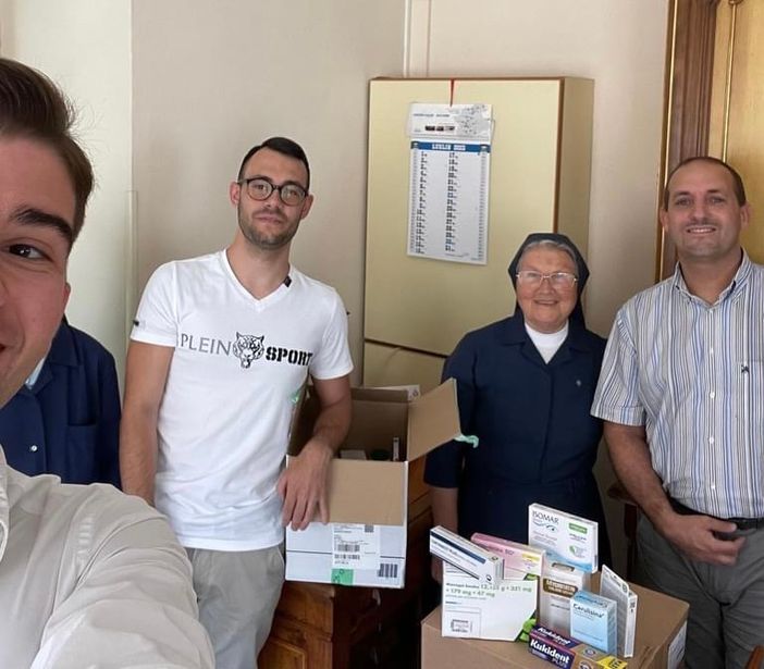 Dronero: il Leo Club Busca Cuneo e Valli dona alle Perle oltre 500 euro di farmaci