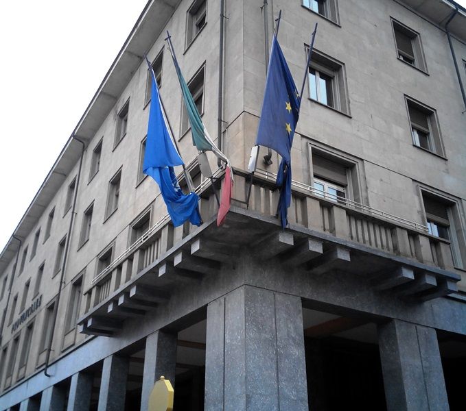 Il “va e vieni” della bandiera piemontese sul palazzo della Provincia: il Movimento Gioventura Piemontèisa scrive a Borgna Il “va e vieni” della bandiera piemontese sul palazzo della Provincia: il Movimento Gioventura Piemontèisa scrive a Borgna