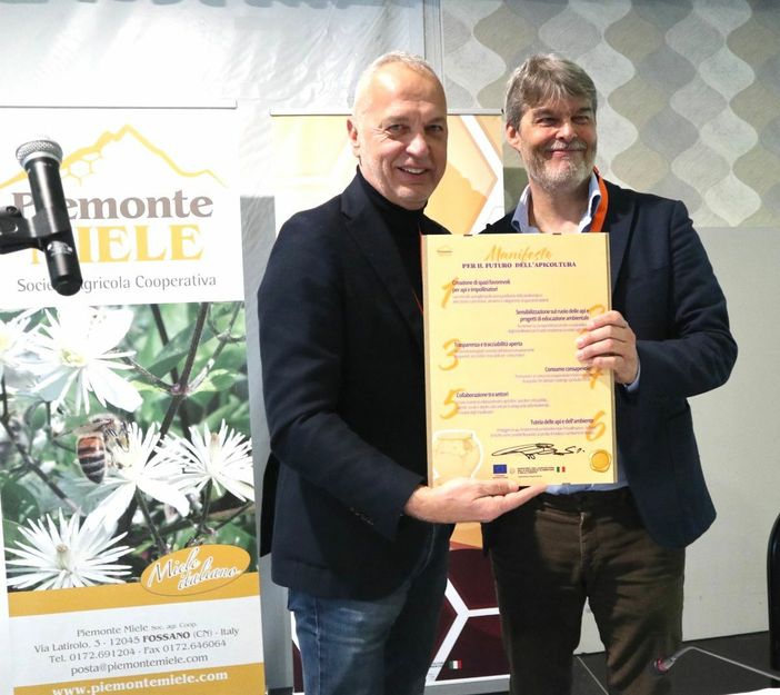 Il senatore Giorgio Bergesio insieme a Davide Colombo, presidente Piemonte Miele