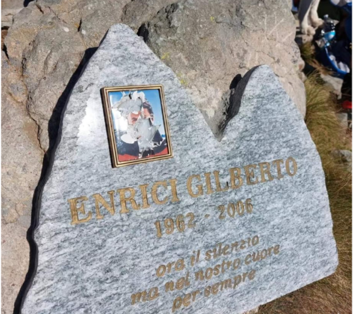 Lapidi e targhe sfregiate sulle cime della Granda, Salsotto del CAI: "Comportamento odioso" Lapidi e targhe sfregiate sulle cime della Granda, Salsotto del CAI: "Comportamento odioso"