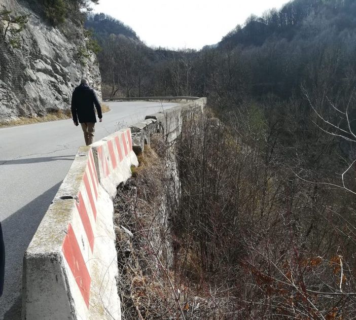 Robaldo durante il sopralluogo in valle Maira (foto Provincia)
