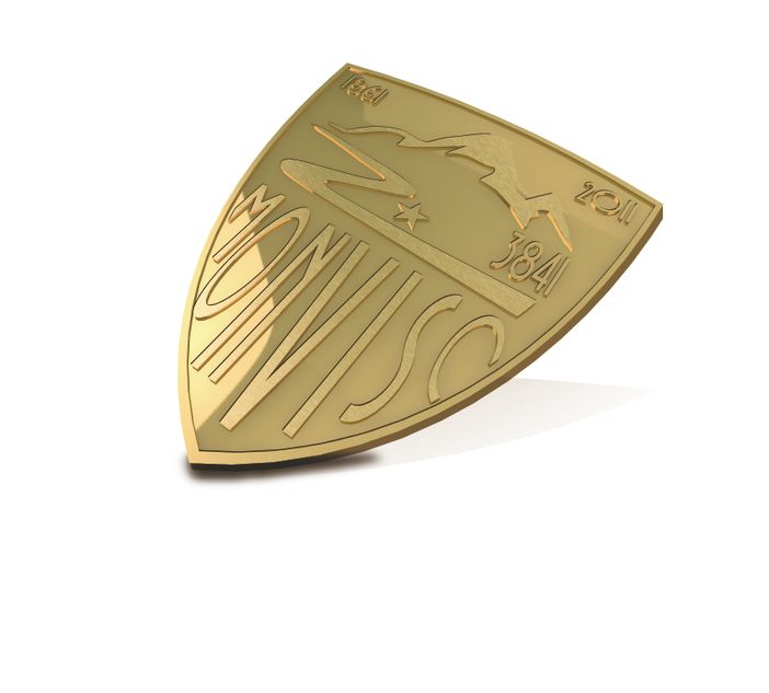 Le spilla in bronzo che celebra i 150 anni della prima ascesa sul Monviso