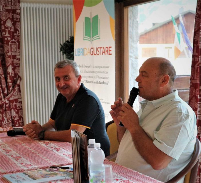 Il giornalista Claudio Porchia introduce Stefano Bicocchi, "Vito" Il giornalista Claudio Porchia introduce Stefano Bicocchi, "Vito"