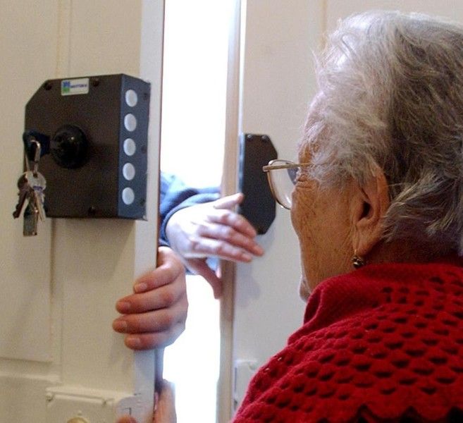 Finti agenti della municipale o finti tecnici: truffe agli anziani, colpita anche la provincia di Cuneo