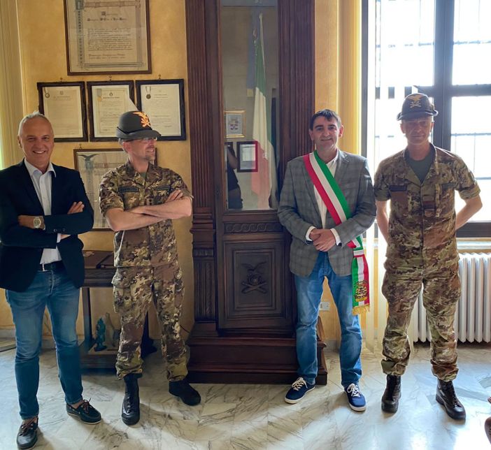 Fossano, Tallone e Bergesio ai militari rientrati dal Kosovo:” Grazie al Reggimento Artiglieria Terrestre di Montagna della Perotti per l’impegno profuso nella missione in Kosovo” Fossano, Tallone e Bergesio ai militari rientrati dal Kosovo:” Grazie al Reggimento Artiglieria Terrestre di Montagna della Perotti per l’impegno profuso nella missione in Kosovo”