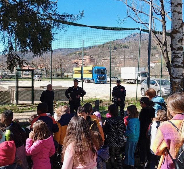 A Dronero la Festa degli Alberi: importante mattinata per i bambini della primaria di Oltre Maira e piazza Marconi