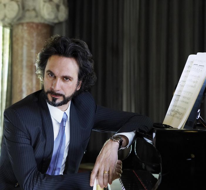 Fabio Armiliato sarà domani, domenica 25 maggio, nella Sala Grande Giovanni Mosca di Palazzo Burgos,  a Fossano, alle ore 17