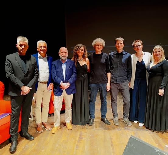 Gli interpreti della serata evento per gli 80 anni di Confcommercio Saluzzo e Zona al teatro Magda Olivero