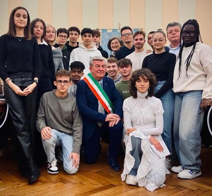 A Dogliani la tradizionale consegna della Costituzione ai neomaggiorenni