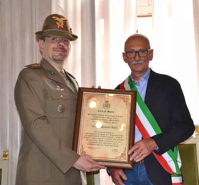 Il sindaco, Ezio Donadio, ha conferito la Cittadinanza onoraria al 2° Reggimento Alpini di stanza a Cuneo, San Rocco Castagnaretta, nelle mani del comandate colonnello Massimiliano Fassero Il sindaco, Ezio Donadio, ha conferito la Cittadinanza onoraria al 2° Reggimento Alpini di stanza a Cuneo, San Rocco Castagnaretta, nelle mani del comandate colonnello Massimiliano Fassero