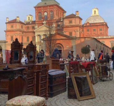 A Racconigi torna il mercato dell'antiquariato "Il Trovarobe"