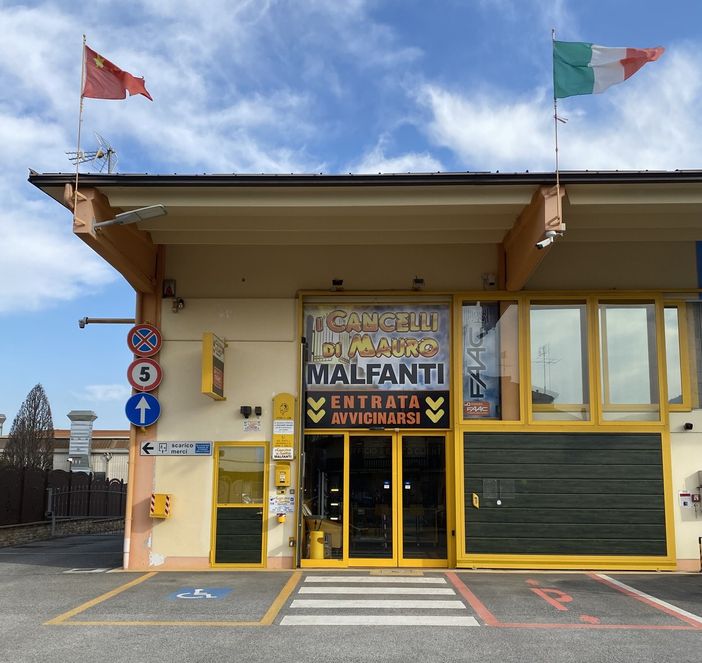 Cercasi tecnico installatore di automatismi per cancelli Cercasi tecnico installatore di automatismi per cancelli