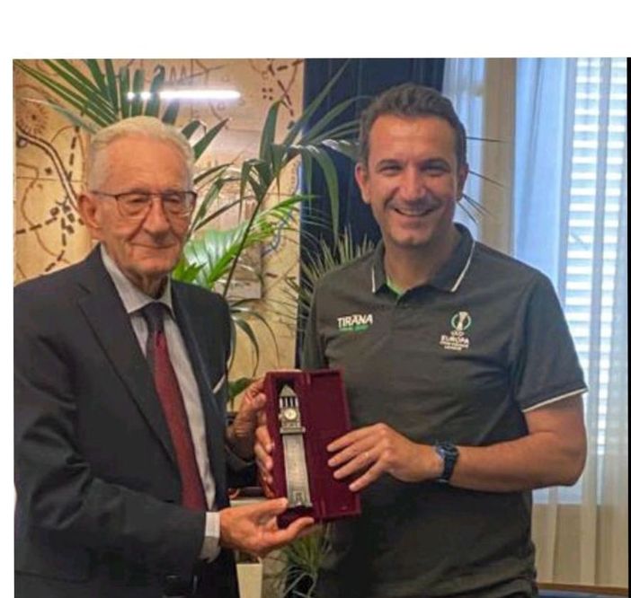 La premiazione di Beppe Ghisolfi a iTrana