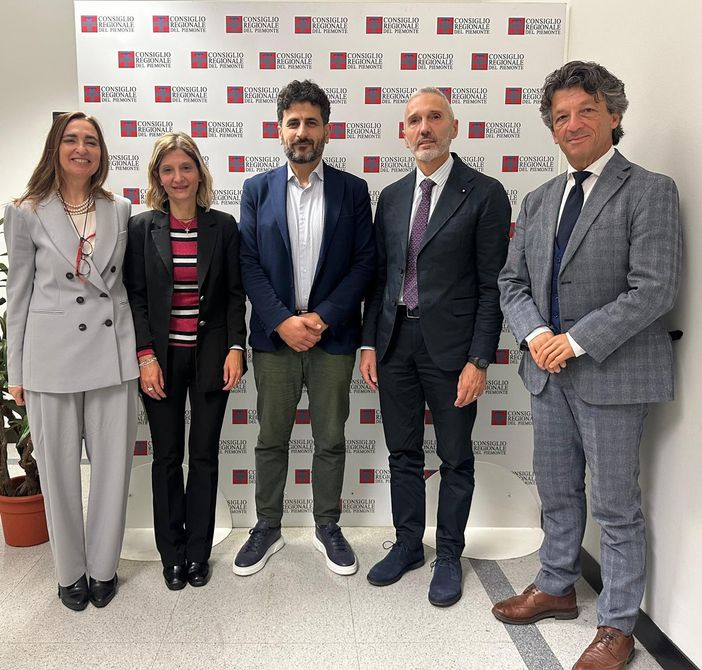 In foto Gianna Gancia (Vice Presidente Commissione Legalità), Simona Ronchi (dirigente dell'Ufficio di Milano dell'ANBSC), Domenico Rossi (Presidente Commissione Legalità), commissario Roberto Bellasio (ANBSC), Pasquale Coluccio (Vice Presidente Commissione Legalità) In foto Gianna Gancia (Vice Presidente Commissione Legalità), Simona Ronchi (dirigente dell'Ufficio di Milano dell'ANBSC), Domenico Rossi (Presidente Commissione Legalità), commissario Roberto Bellasio (ANBSC), Pasquale Coluccio (Vice Presidente Commissione Legalità)