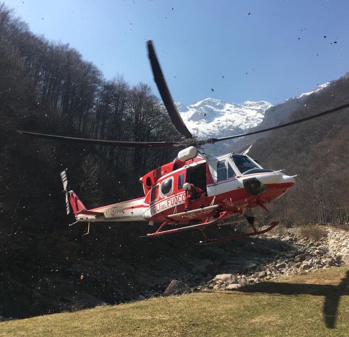 Ponte Chianale, elicottero in azione per salvare un bovino