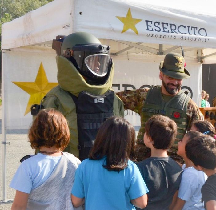I Genieri Alpini dell'Esercito accolgono in caserma i bimbi della primaria San Domenico di Fossano