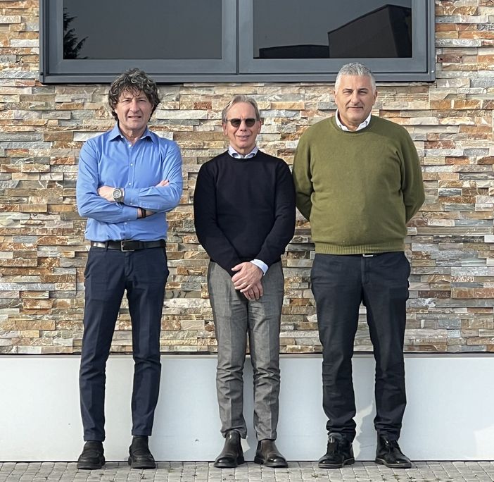 Da sinistra: Aldo Barale, amministratore delegato, Umberto Simoni, presidente, e Franco Ambrogio, responsabile commerciale di Ora Società Agricola Da sinistra: Aldo Barale, amministratore delegato, Umberto Simoni, presidente, e Franco Ambrogio, responsabile commerciale di Ora Società Agricola