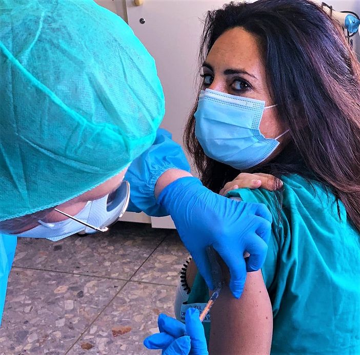La dottoressa Gullino si sottopone a vaccinazione contro il Covid-19