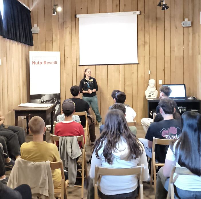Gli studenti di Carrù in visita a Rittana, in borgata Paraloup, sulle orme della Resistenza Gli studenti di Carrù in visita a Rittana, in borgata Paraloup, sulle orme della Resistenza