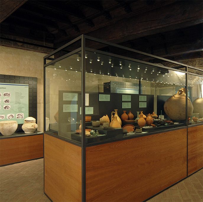 Sala necropoli del Palazzo Traversa