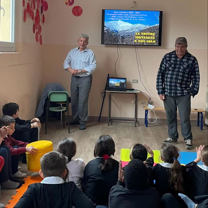 Gli alunni cebani a lezione con il CAI