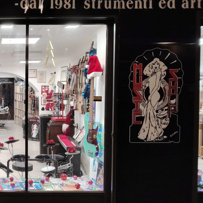 Chiude lo storico "Music Shop Italia", il titolare: "Saluto la Mondovì ridente, ma c’è ben poco da ridere"