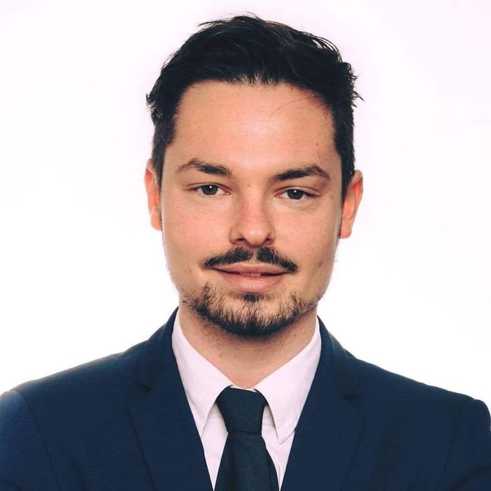Alberto Deninotti: “La scuola non è il luogo della politica”