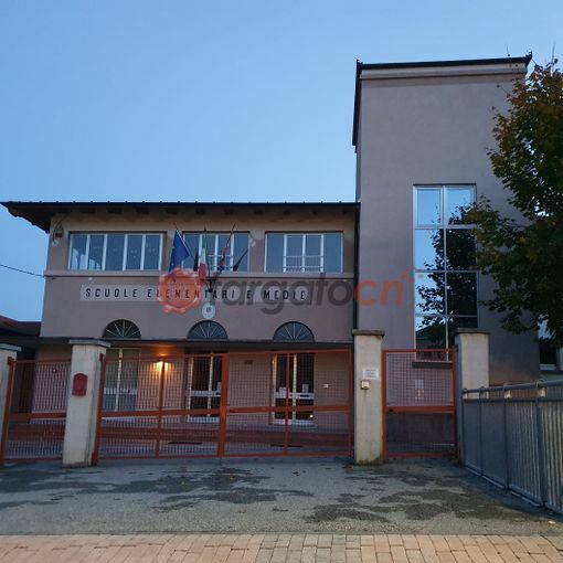 La sede a Sanfront dell'istituto comprensivo di "Sanfront-Paesana" che dopo la fusione con Revello diventerà sede dell'unico comprensivo della valle Po La sede a Sanfront dell'istituto comprensivo di "Sanfront-Paesana" che dopo la fusione con Revello diventerà sede dell'unico comprensivo della valle Po