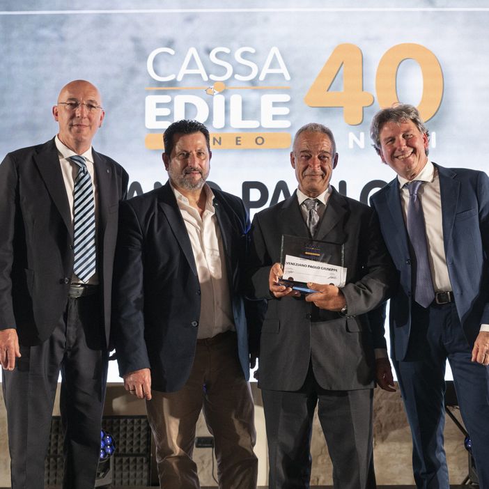 La premiazione del lavoratore con oltre 40 anni di attività, Paolo Giuseppe Veneziano della Sam Costruzioni Srl di Cherasco