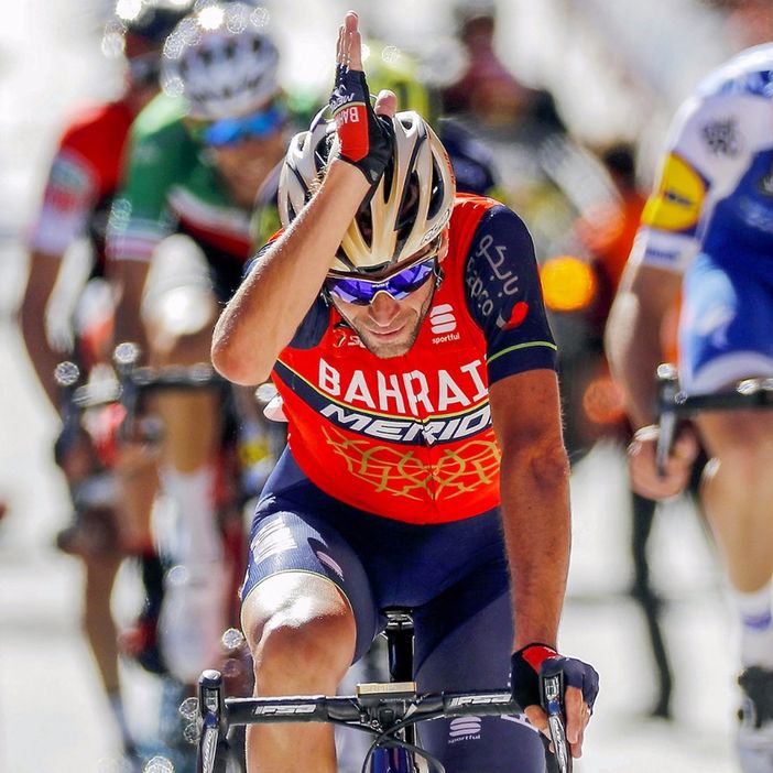 Vincenzo Nibali racconta le sue scalate da “squalo” al “Nuovi Mondi” Festival Vincenzo Nibali racconta le sue scalate da “squalo” al “Nuovi Mondi” Festival