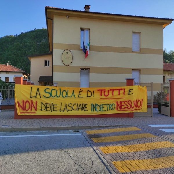 Venasca, prosegue la protesta all’Istituto Comprensivo della Valle Varaita Venasca, prosegue la protesta all’Istituto Comprensivo della Valle Varaita