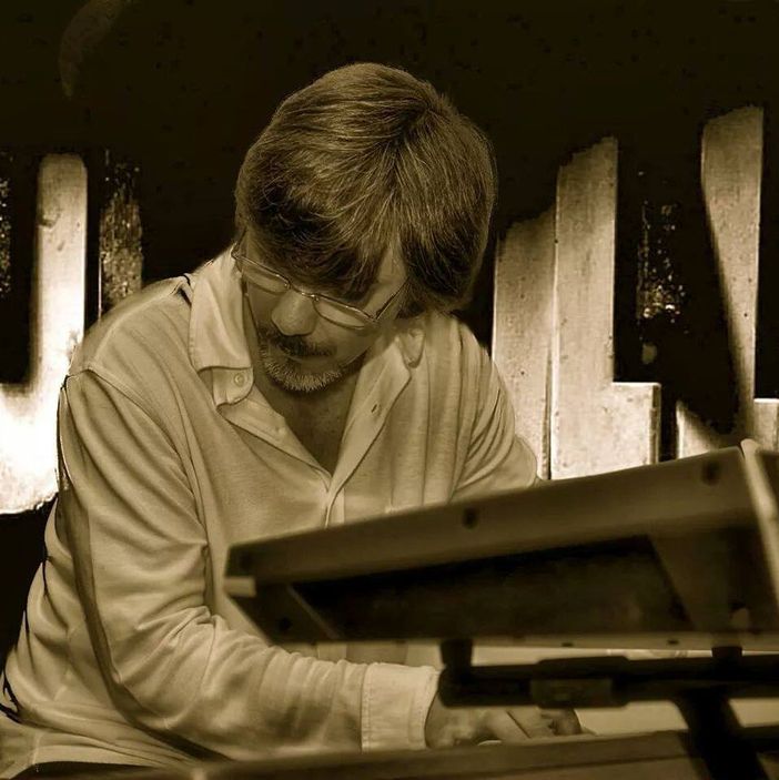 Un cuneese sul palco dell'Ariston: Alfredo Matera è (ancora) il pianista del Festival di Sanremo Un cuneese sul palco dell'Ariston: Alfredo Matera è (ancora) il pianista del Festival di Sanremo